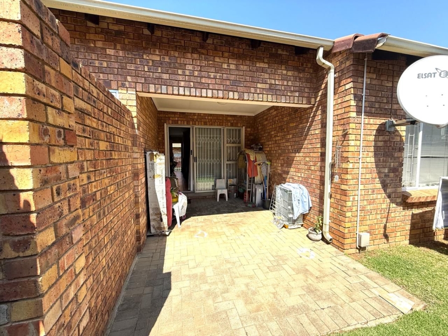 2 Bedroom Property for Sale in Allens Nek Gauteng