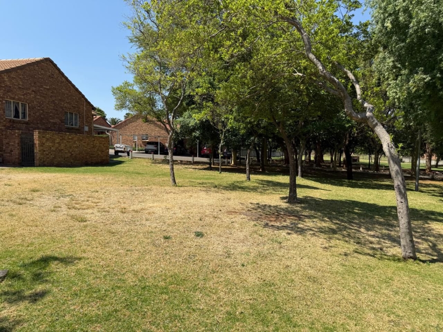 2 Bedroom Property for Sale in Allens Nek Gauteng