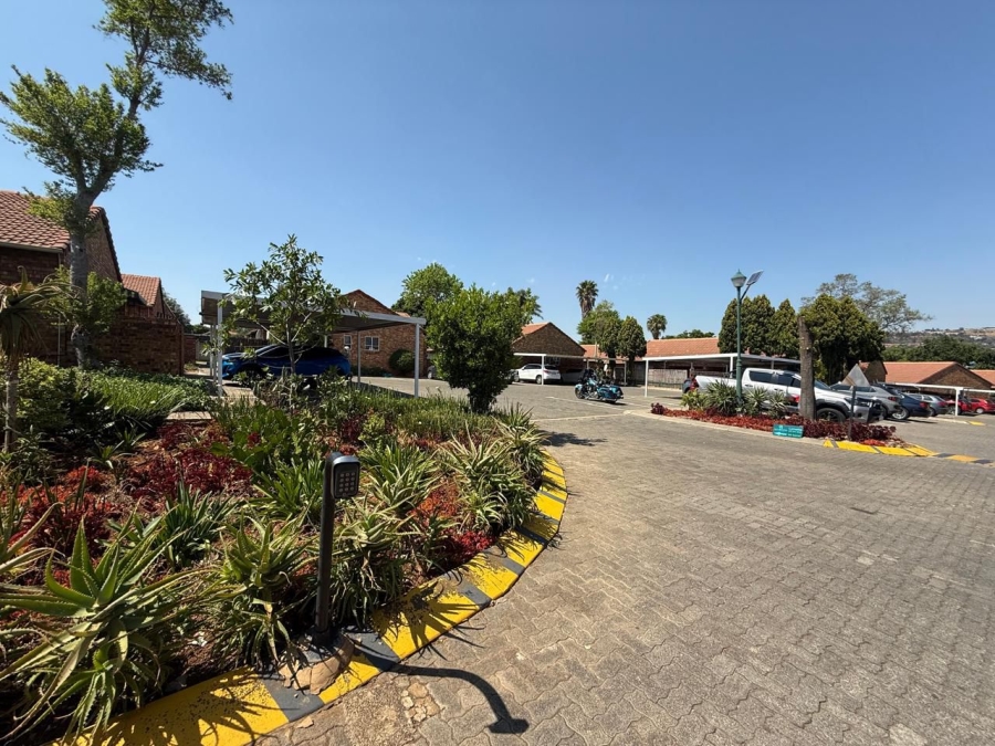 2 Bedroom Property for Sale in Allens Nek Gauteng