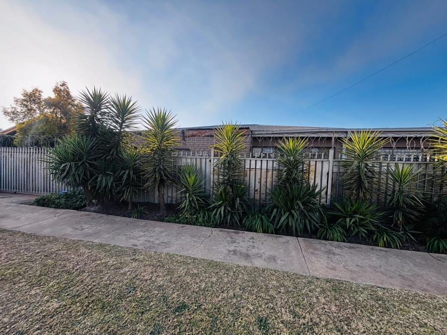 To Let 1 Bedroom Property for Rent in Krugersdorp West Gauteng