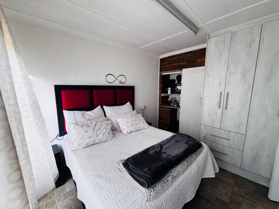 To Let 1 Bedroom Property for Rent in Krugersdorp West Gauteng