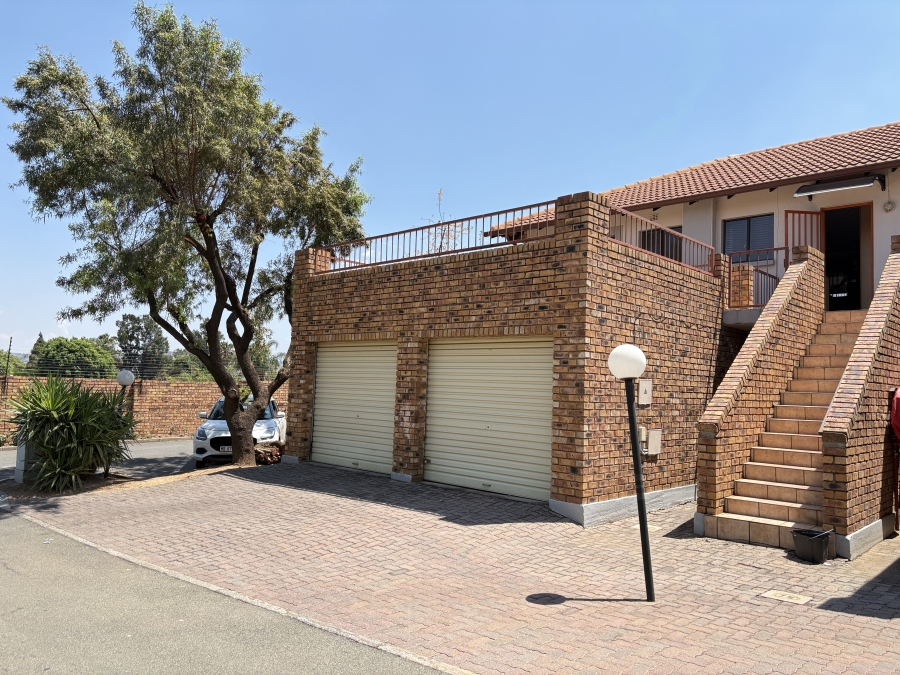 2 Bedroom Property for Sale in Wilgeheuwel Gauteng