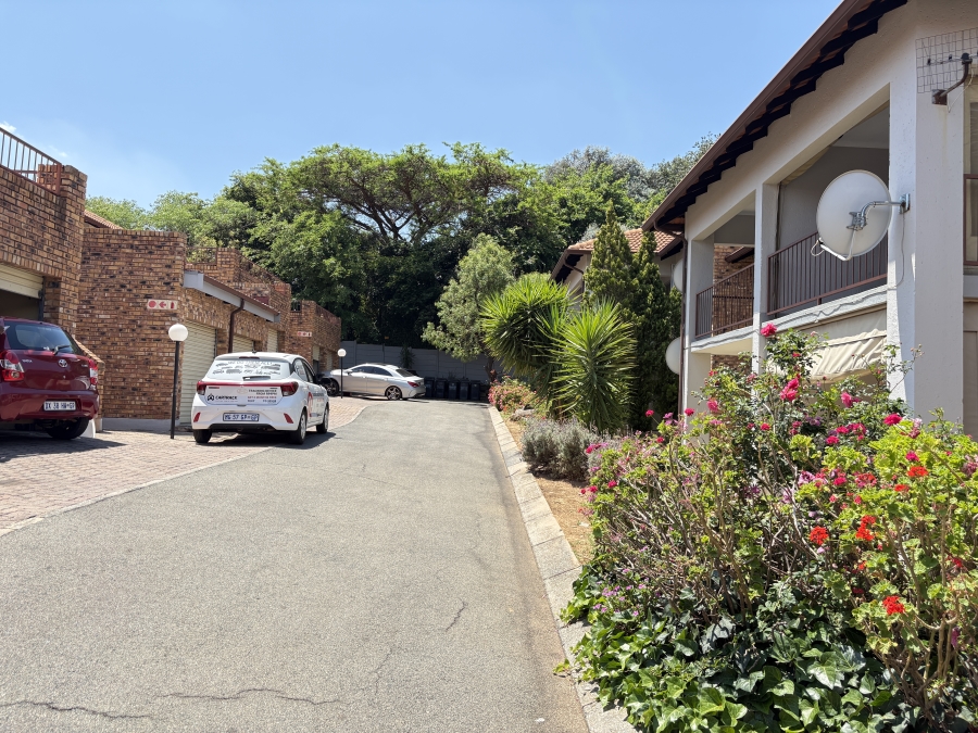2 Bedroom Property for Sale in Wilgeheuwel Gauteng