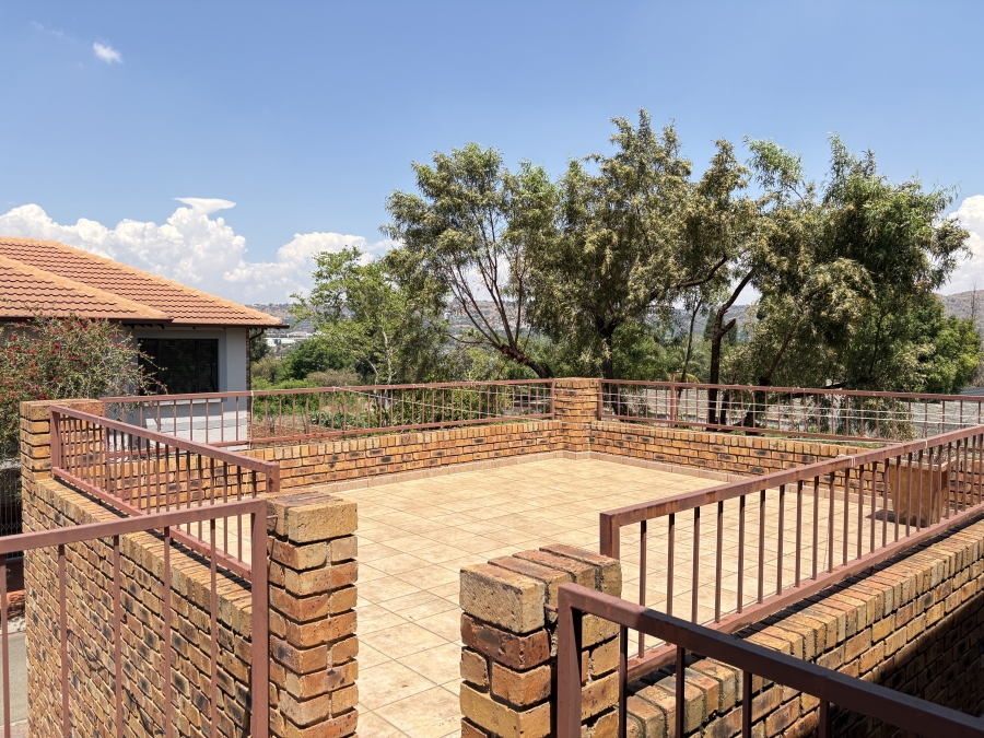 2 Bedroom Property for Sale in Wilgeheuwel Gauteng