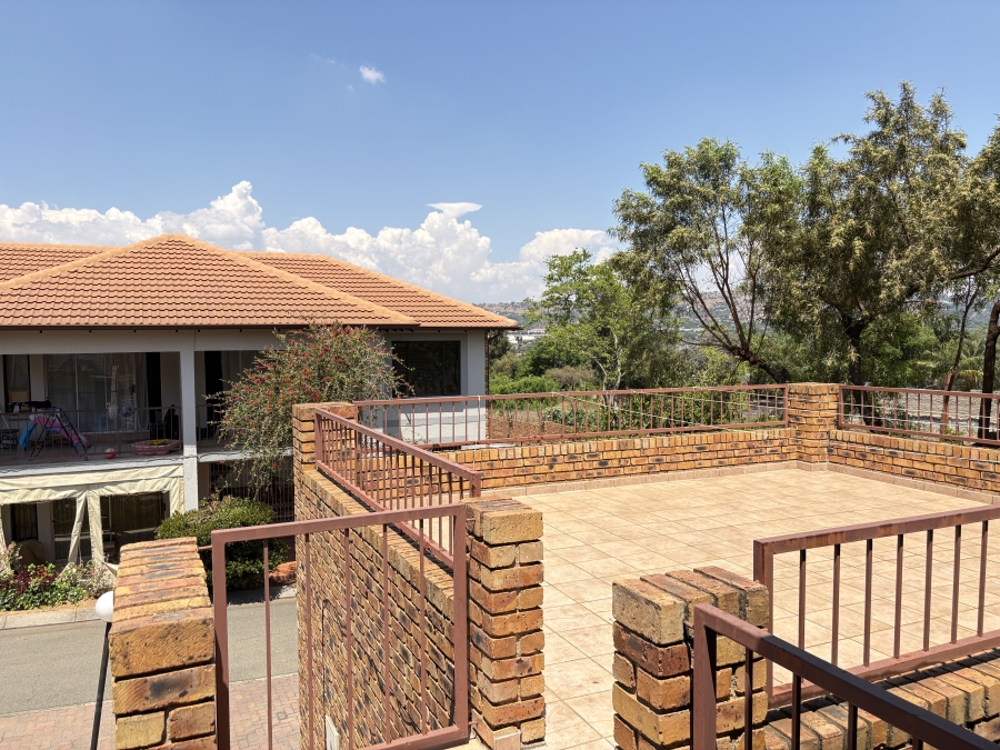 2 Bedroom Property for Sale in Wilgeheuwel Gauteng
