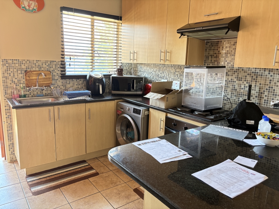 2 Bedroom Property for Sale in Wilgeheuwel Gauteng