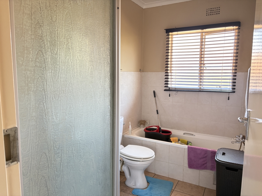 2 Bedroom Property for Sale in Wilgeheuwel Gauteng
