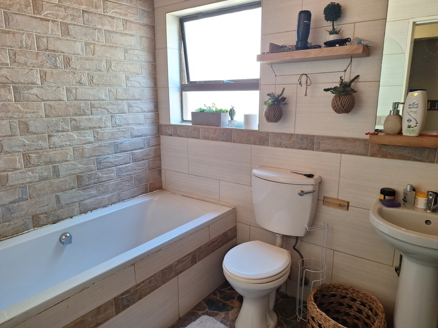 5 Bedroom Property for Sale in Helderkruin Gauteng