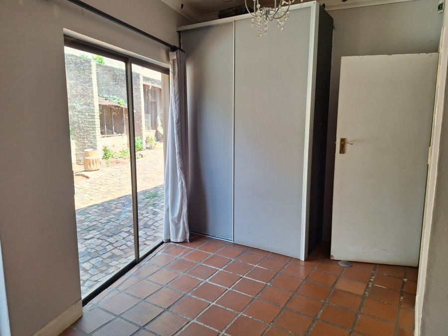 5 Bedroom Property for Sale in Helderkruin Gauteng