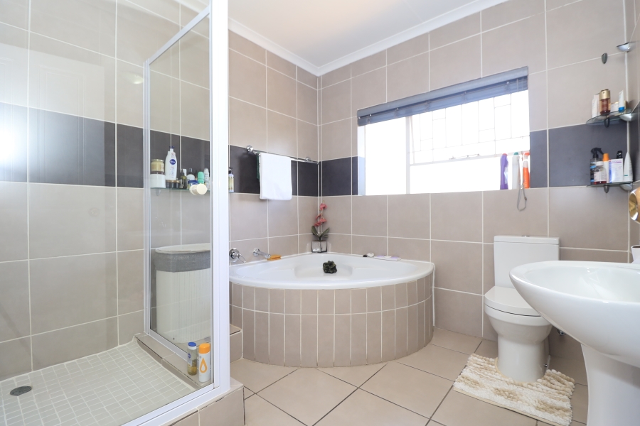 4 Bedroom Property for Sale in Honeydew Gauteng