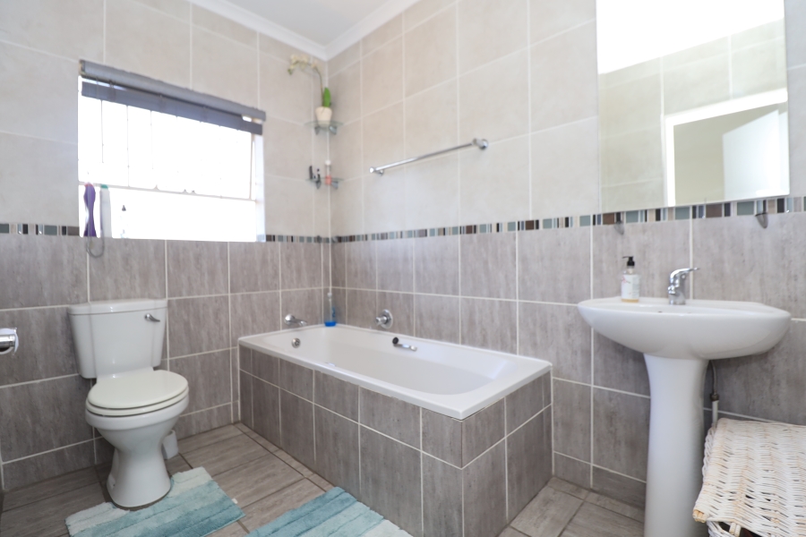 4 Bedroom Property for Sale in Honeydew Gauteng