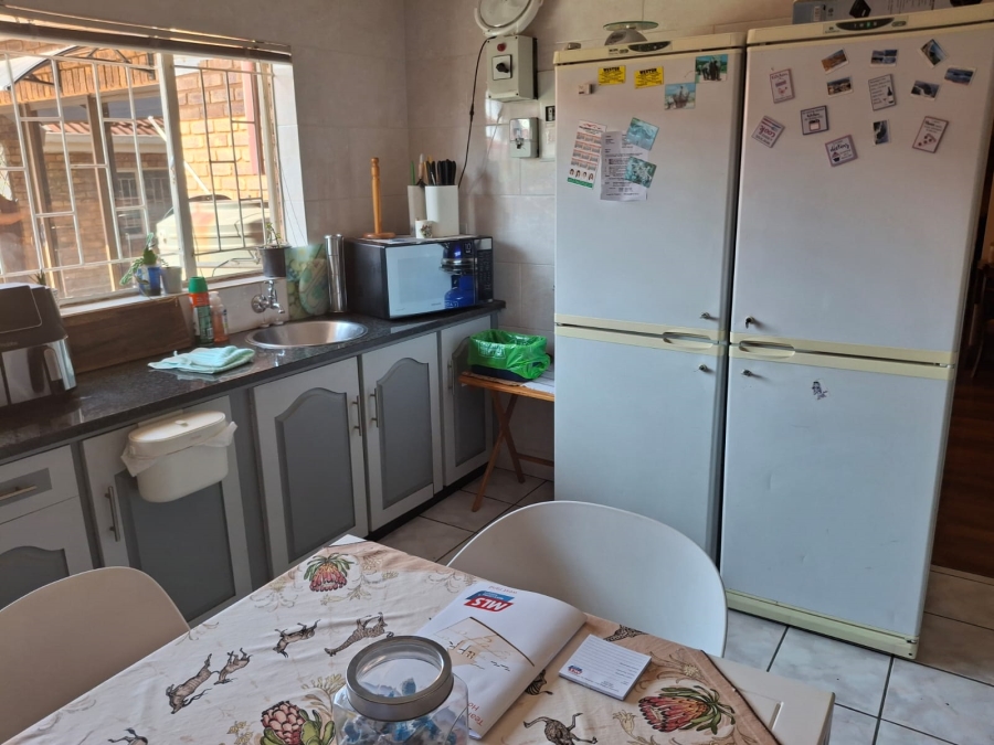 4 Bedroom Property for Sale in Helikonpark Gauteng