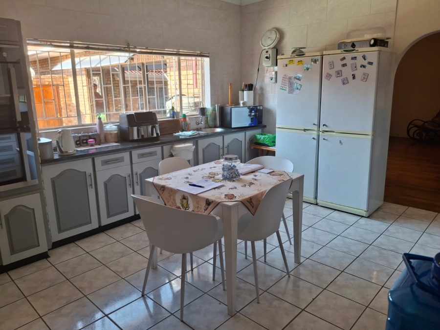 4 Bedroom Property for Sale in Helikonpark Gauteng