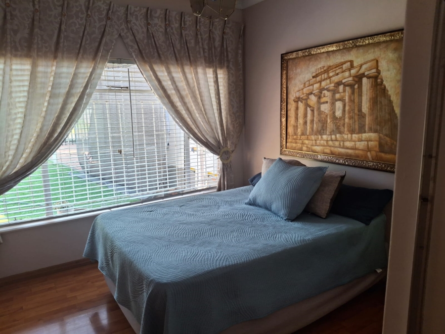 4 Bedroom Property for Sale in Helikonpark Gauteng