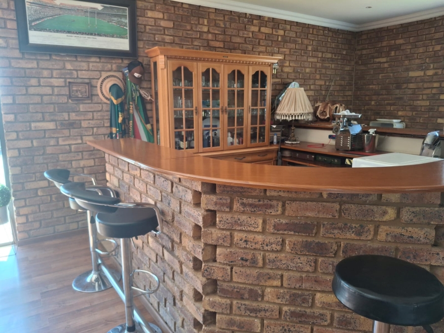 4 Bedroom Property for Sale in Helikonpark Gauteng