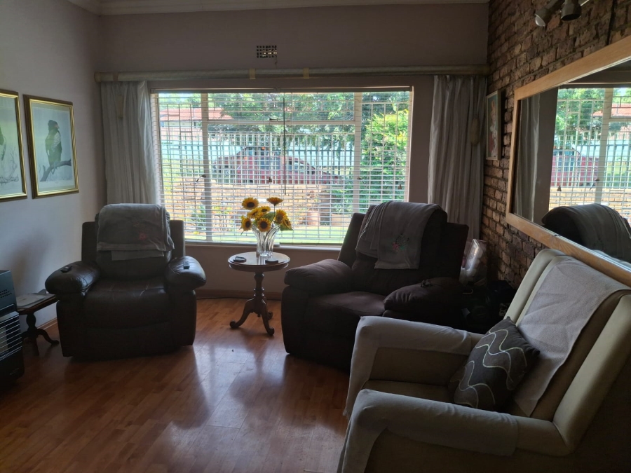 4 Bedroom Property for Sale in Helikonpark Gauteng