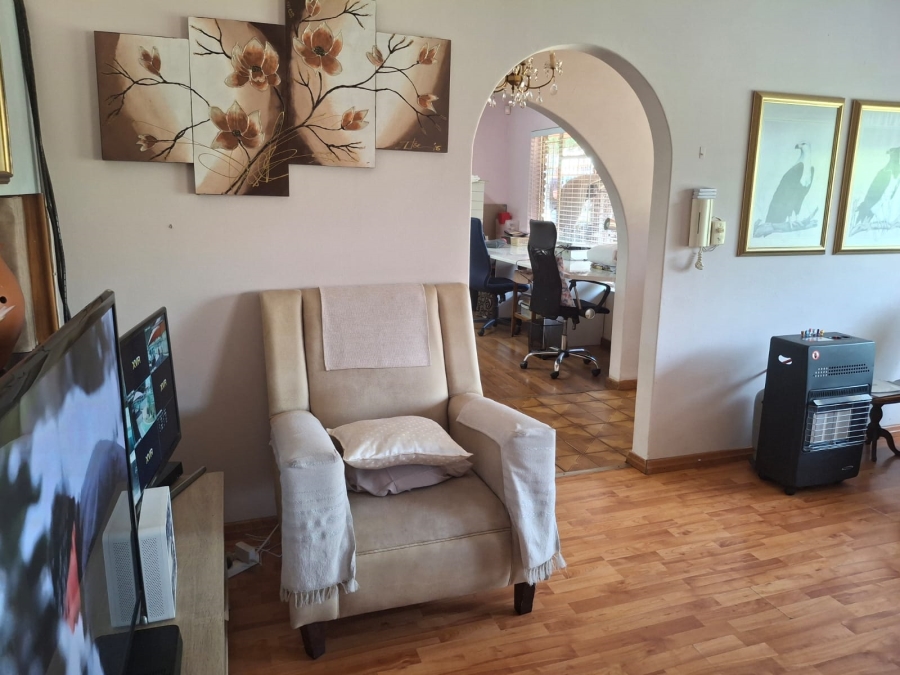 4 Bedroom Property for Sale in Helikonpark Gauteng