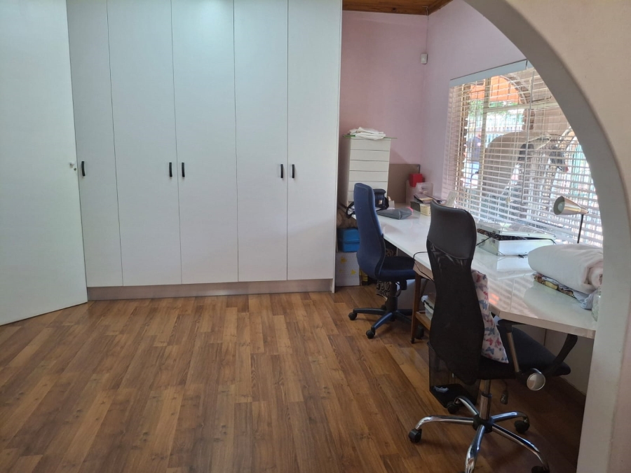 4 Bedroom Property for Sale in Helikonpark Gauteng