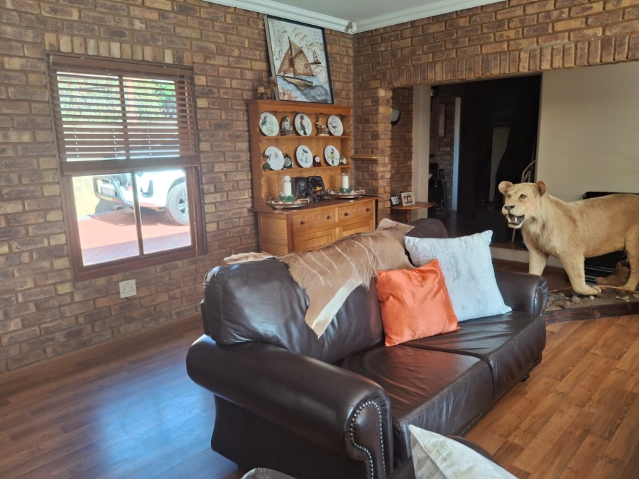 4 Bedroom Property for Sale in Helikonpark Gauteng
