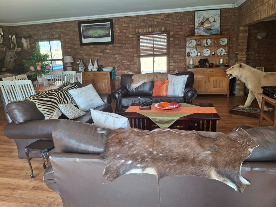 4 Bedroom Property for Sale in Helikonpark Gauteng