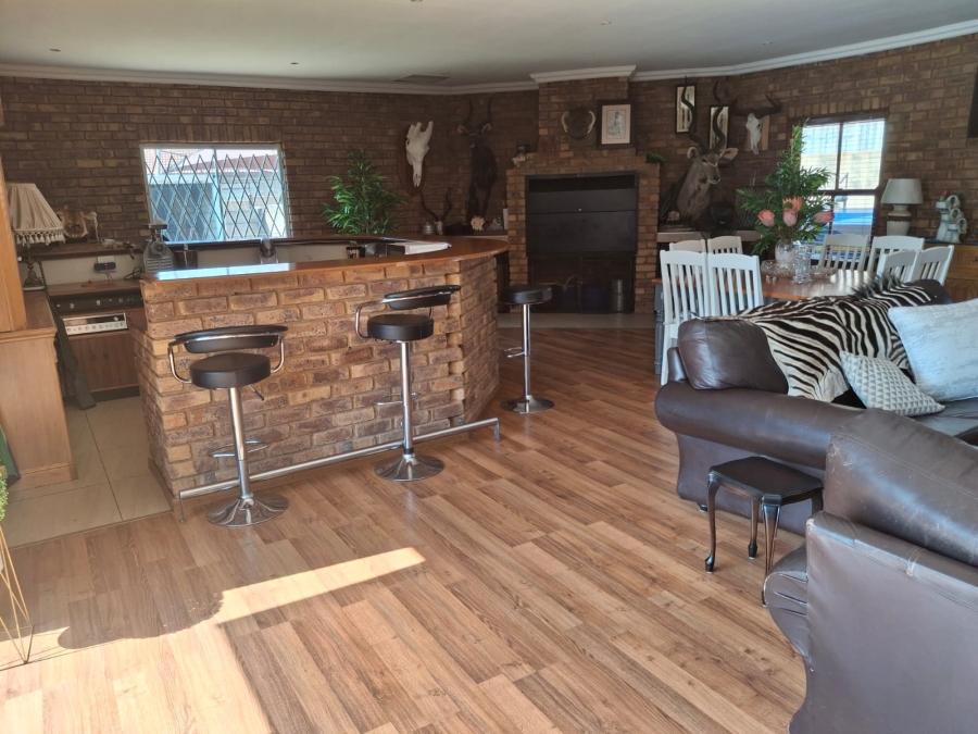 4 Bedroom Property for Sale in Helikonpark Gauteng