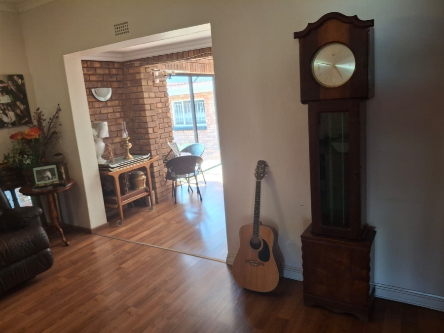 4 Bedroom Property for Sale in Helikonpark Gauteng