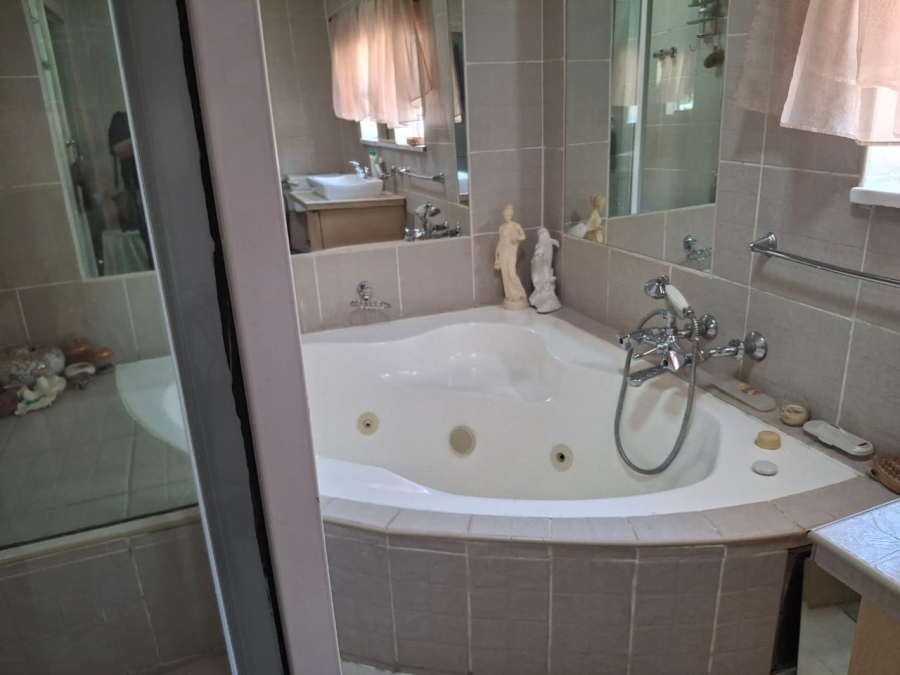 4 Bedroom Property for Sale in Greenhills Gauteng