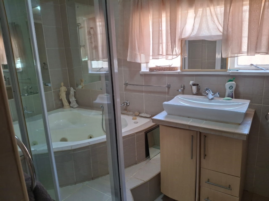 4 Bedroom Property for Sale in Greenhills Gauteng