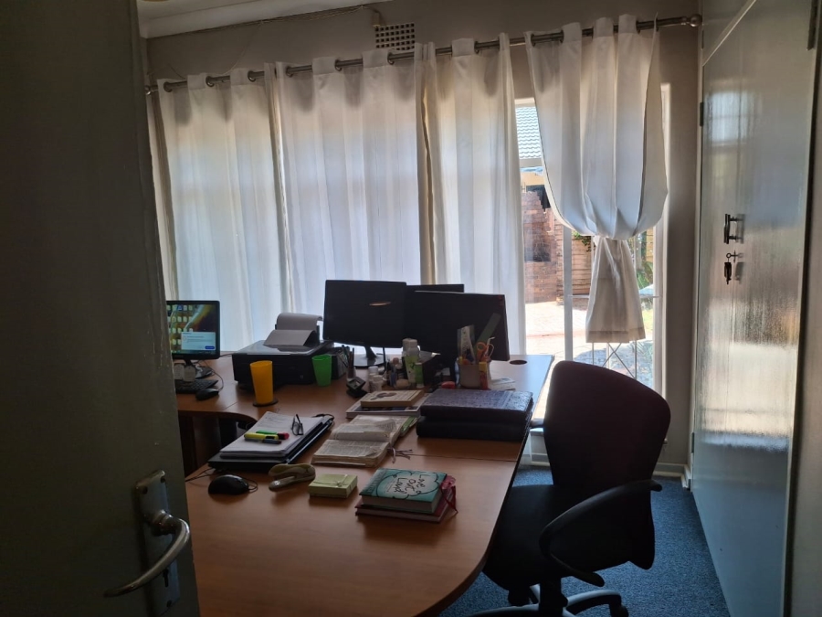 4 Bedroom Property for Sale in Greenhills Gauteng