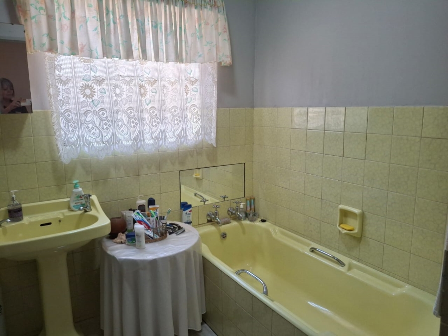 4 Bedroom Property for Sale in Greenhills Gauteng