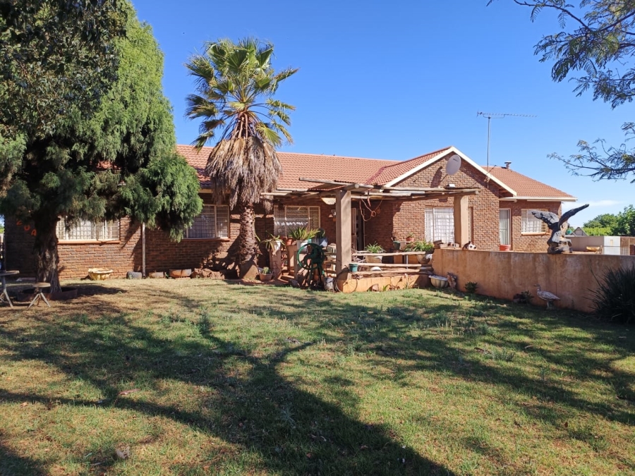 4 Bedroom Property for Sale in Hillside Gauteng