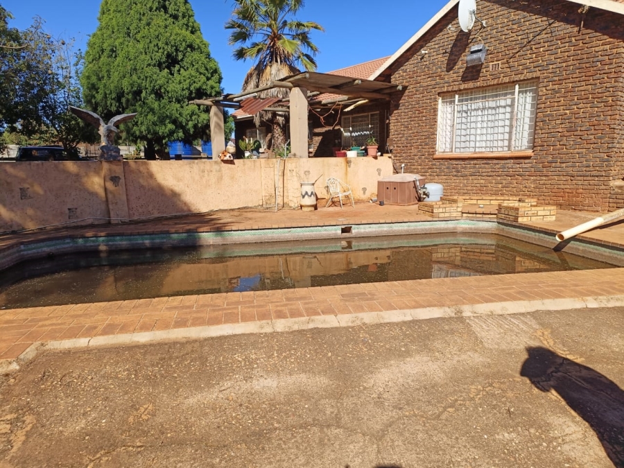 4 Bedroom Property for Sale in Hillside Gauteng