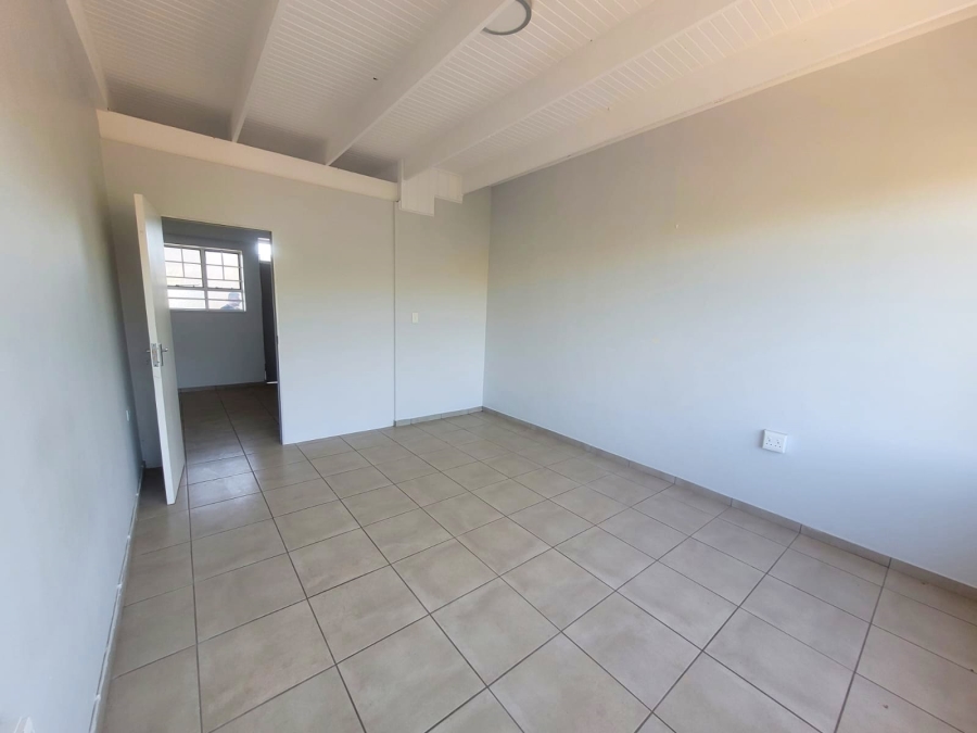 To Let 1 Bedroom Property for Rent in Kenmare Gauteng