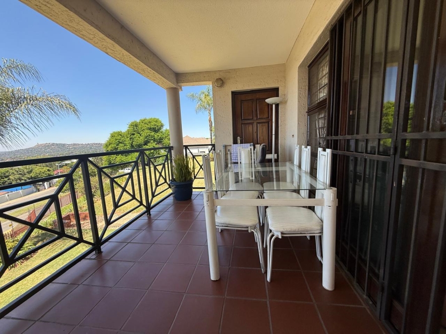 2 Bedroom Property for Sale in Constantia Kloof Gauteng