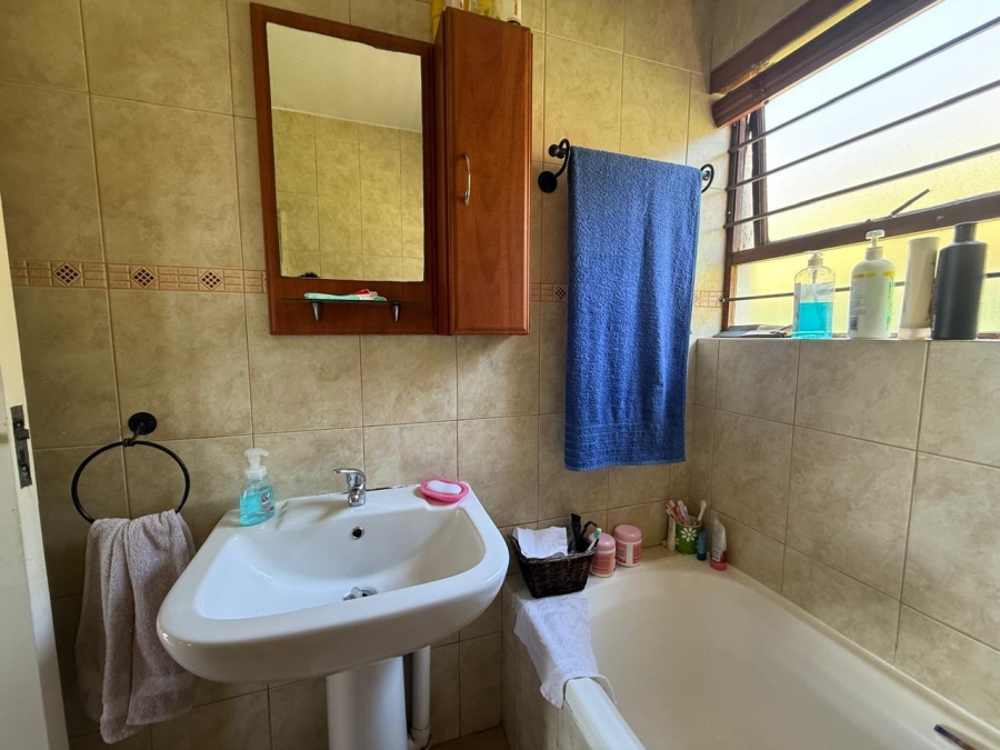 2 Bedroom Property for Sale in Constantia Kloof Gauteng