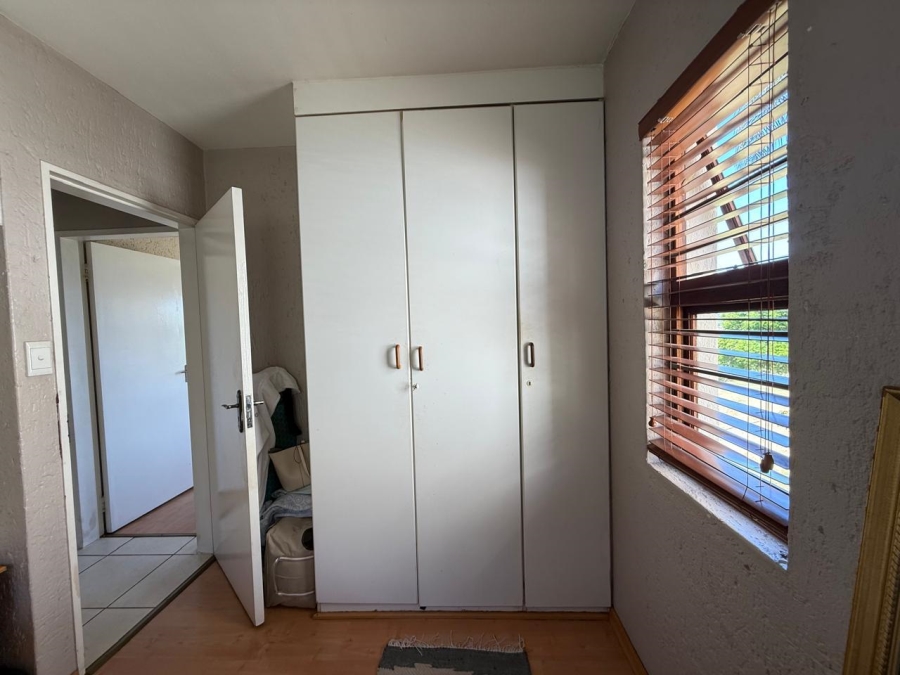 2 Bedroom Property for Sale in Constantia Kloof Gauteng
