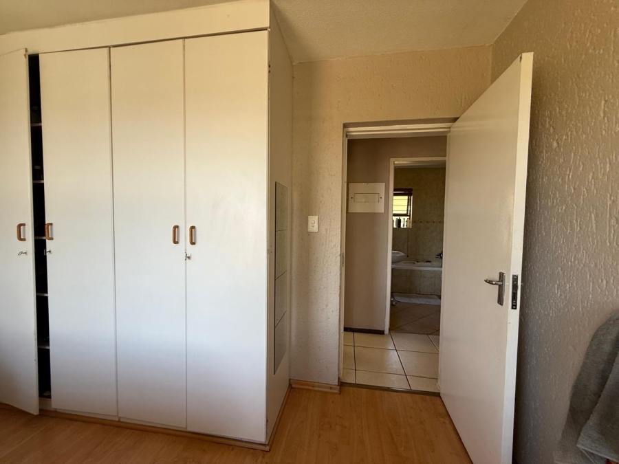 2 Bedroom Property for Sale in Constantia Kloof Gauteng