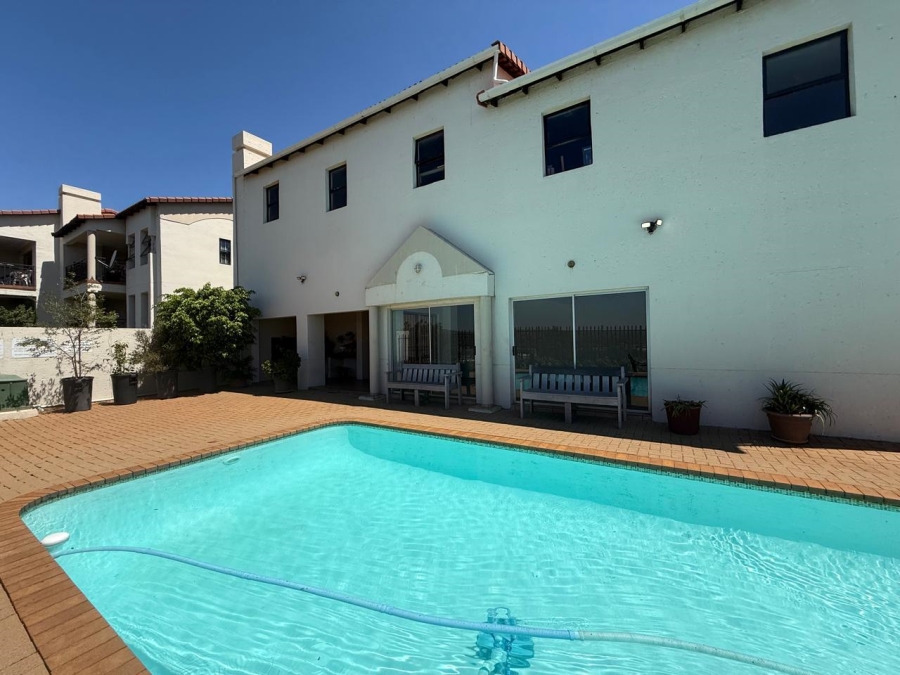 2 Bedroom Property for Sale in Constantia Kloof Gauteng