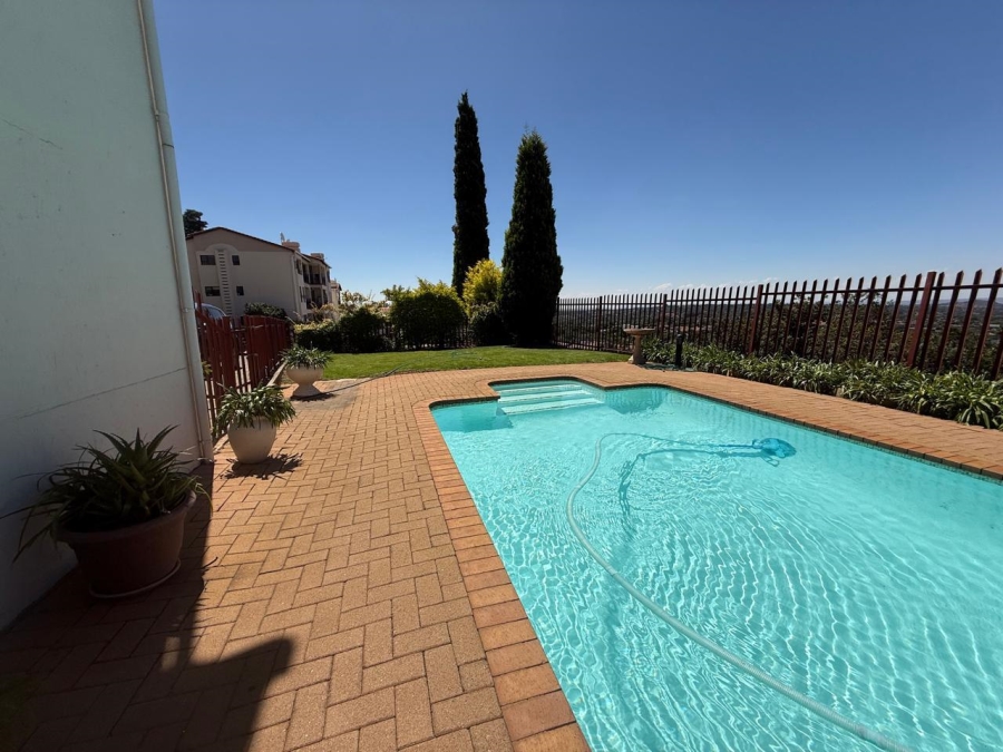 2 Bedroom Property for Sale in Constantia Kloof Gauteng
