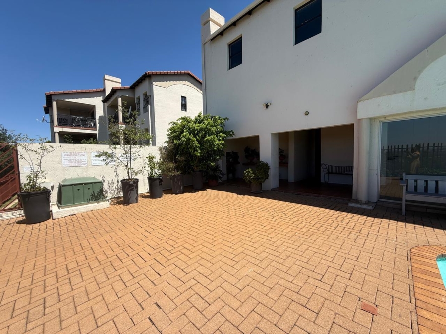 2 Bedroom Property for Sale in Constantia Kloof Gauteng