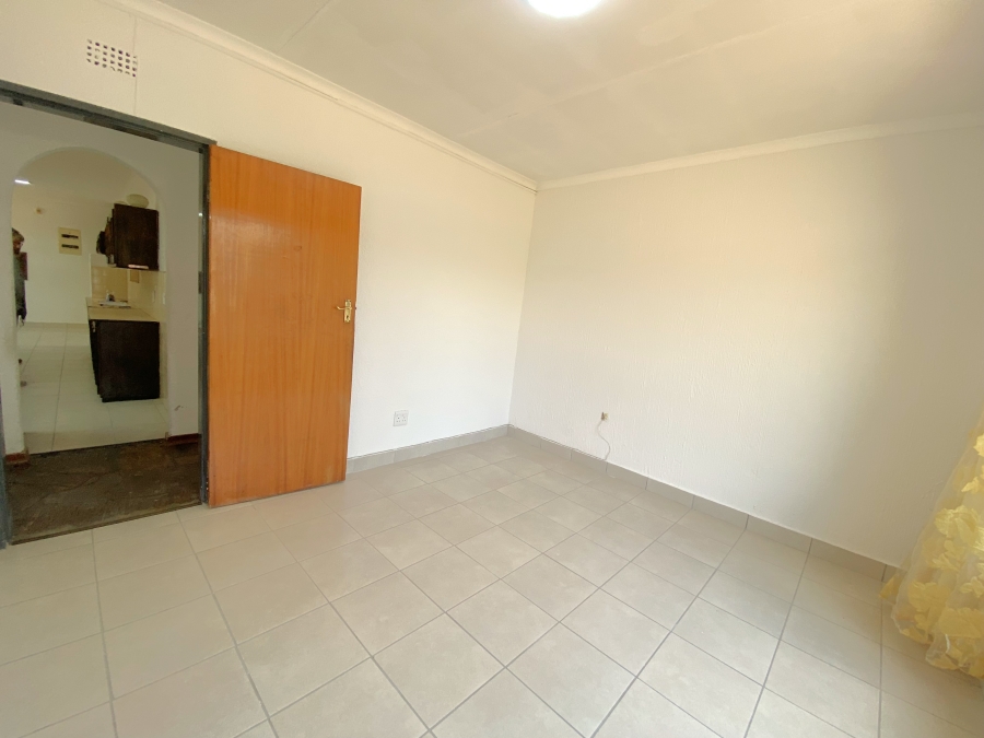 4 Bedroom Property for Sale in Wilro Park Gauteng