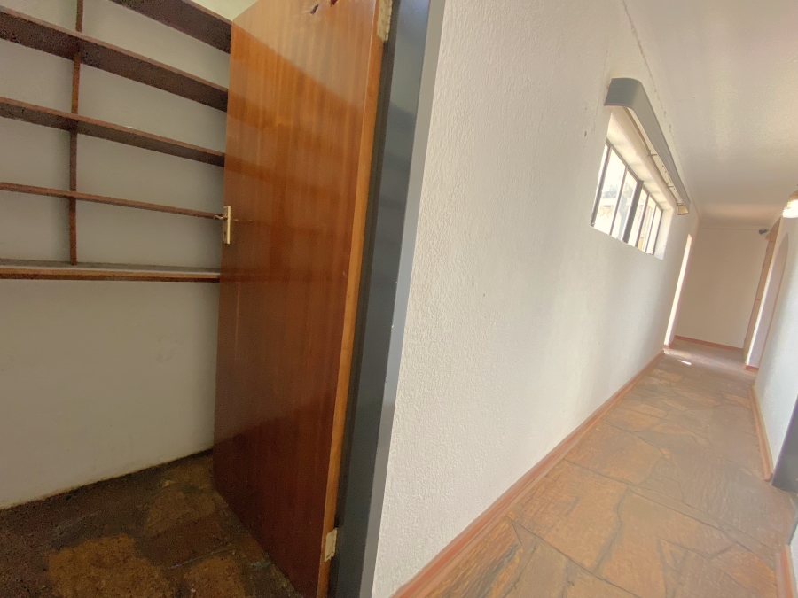 4 Bedroom Property for Sale in Wilro Park Gauteng