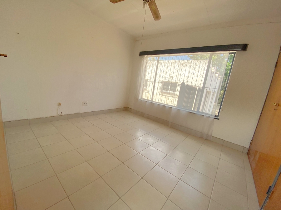 4 Bedroom Property for Sale in Wilro Park Gauteng