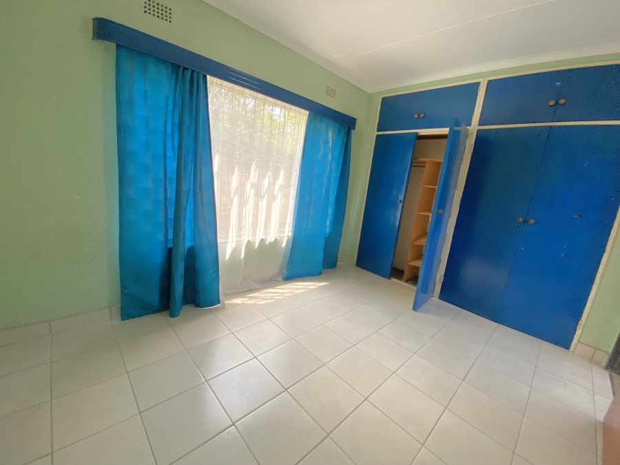 4 Bedroom Property for Sale in Wilro Park Gauteng