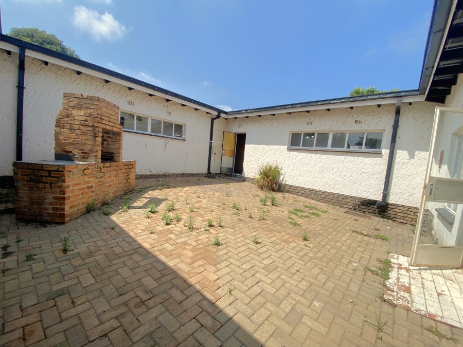 4 Bedroom Property for Sale in Wilro Park Gauteng