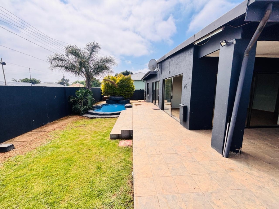 6 Bedroom Property for Sale in Krugersdorp West Gauteng