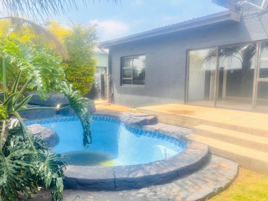 6 Bedroom Property for Sale in Krugersdorp West Gauteng