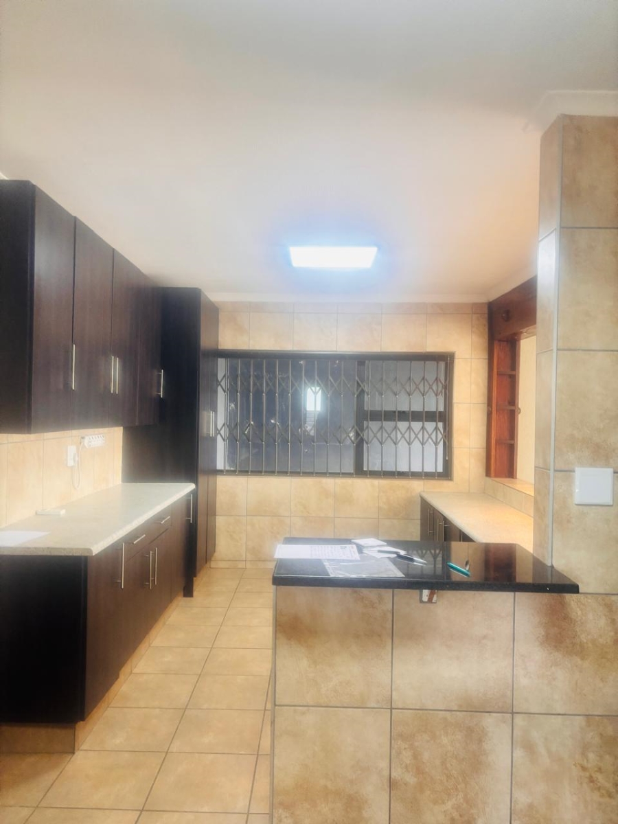 6 Bedroom Property for Sale in Krugersdorp West Gauteng