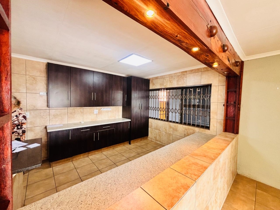 6 Bedroom Property for Sale in Krugersdorp West Gauteng