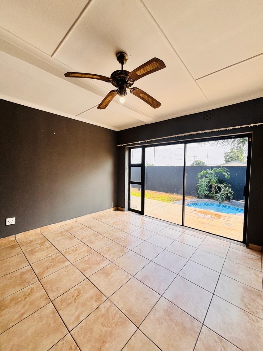 6 Bedroom Property for Sale in Krugersdorp West Gauteng